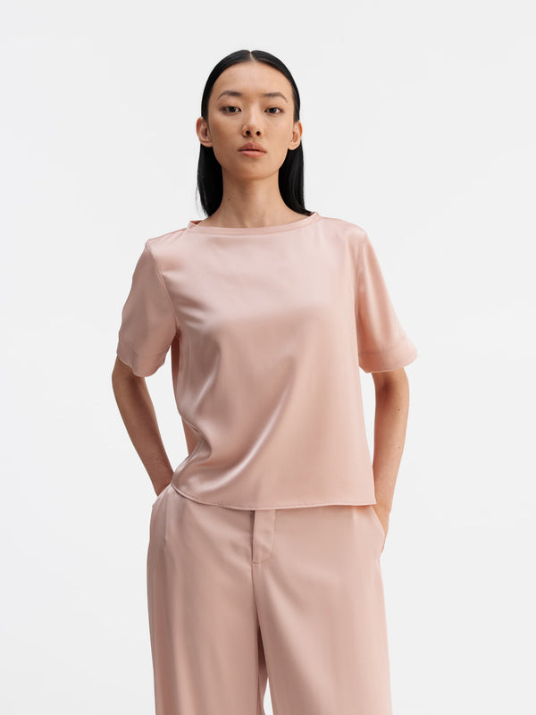 Model wearing Ahlvar Gallery Lola satin tee dusty pink