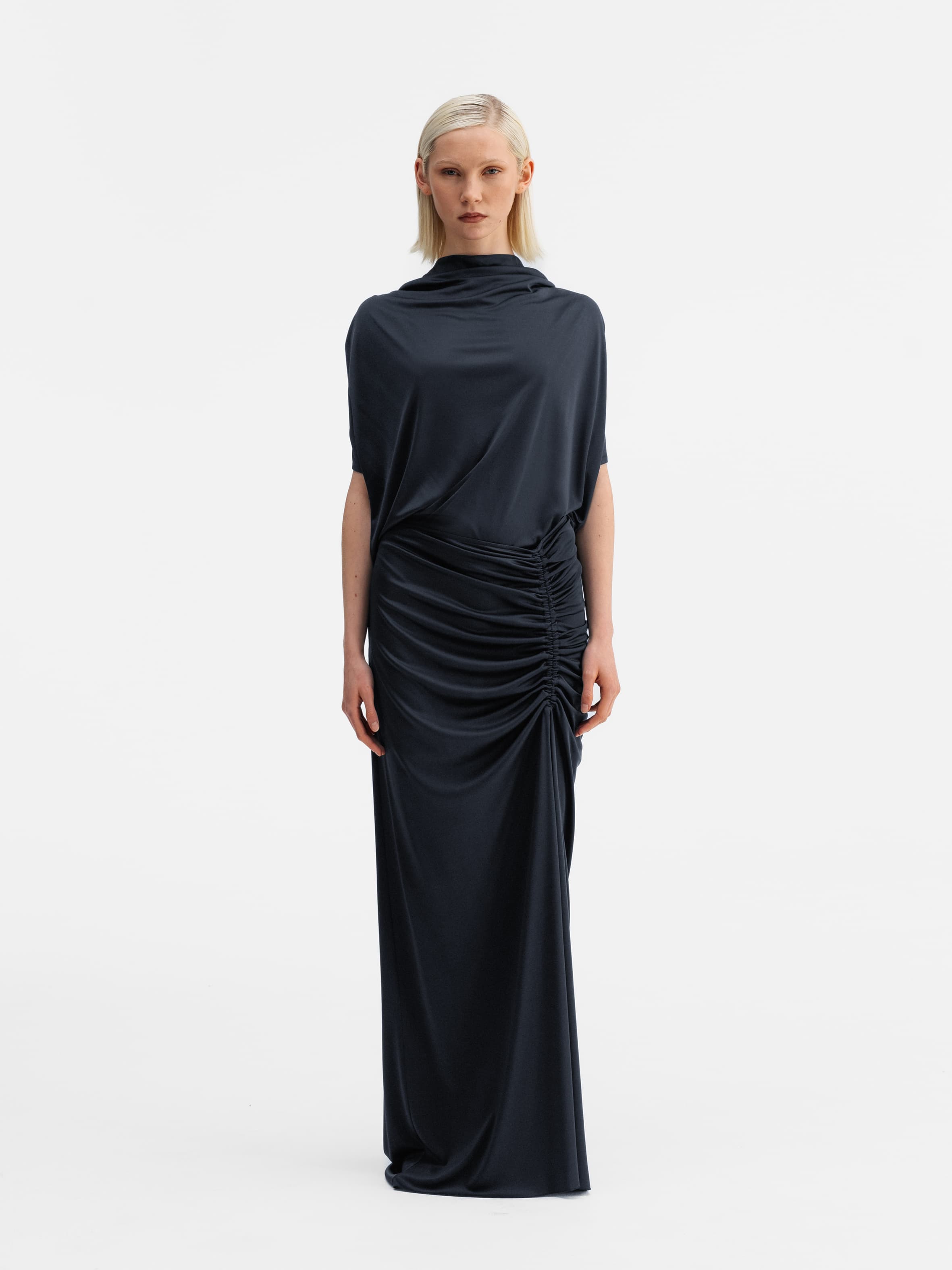 Model wearing Ahlvar Gallery Maya jersey skirt blue grey