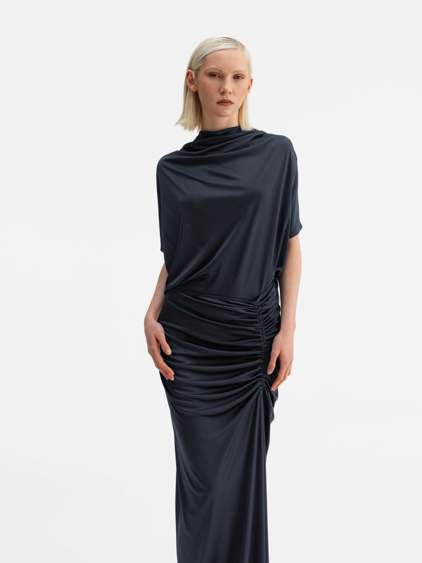 Model wearing Ahlvar Gallery Maya jersey skirt blue grey