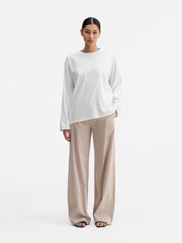 Model wearing Ahlvar Gallery Meya linen trousers cream