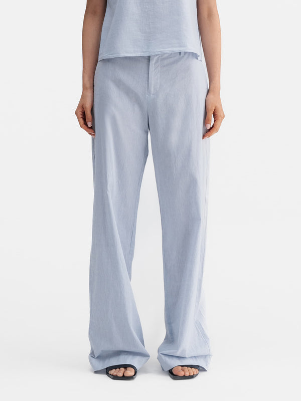 Model wearing Ahlvar Gallery Meya linen trousers denim blue