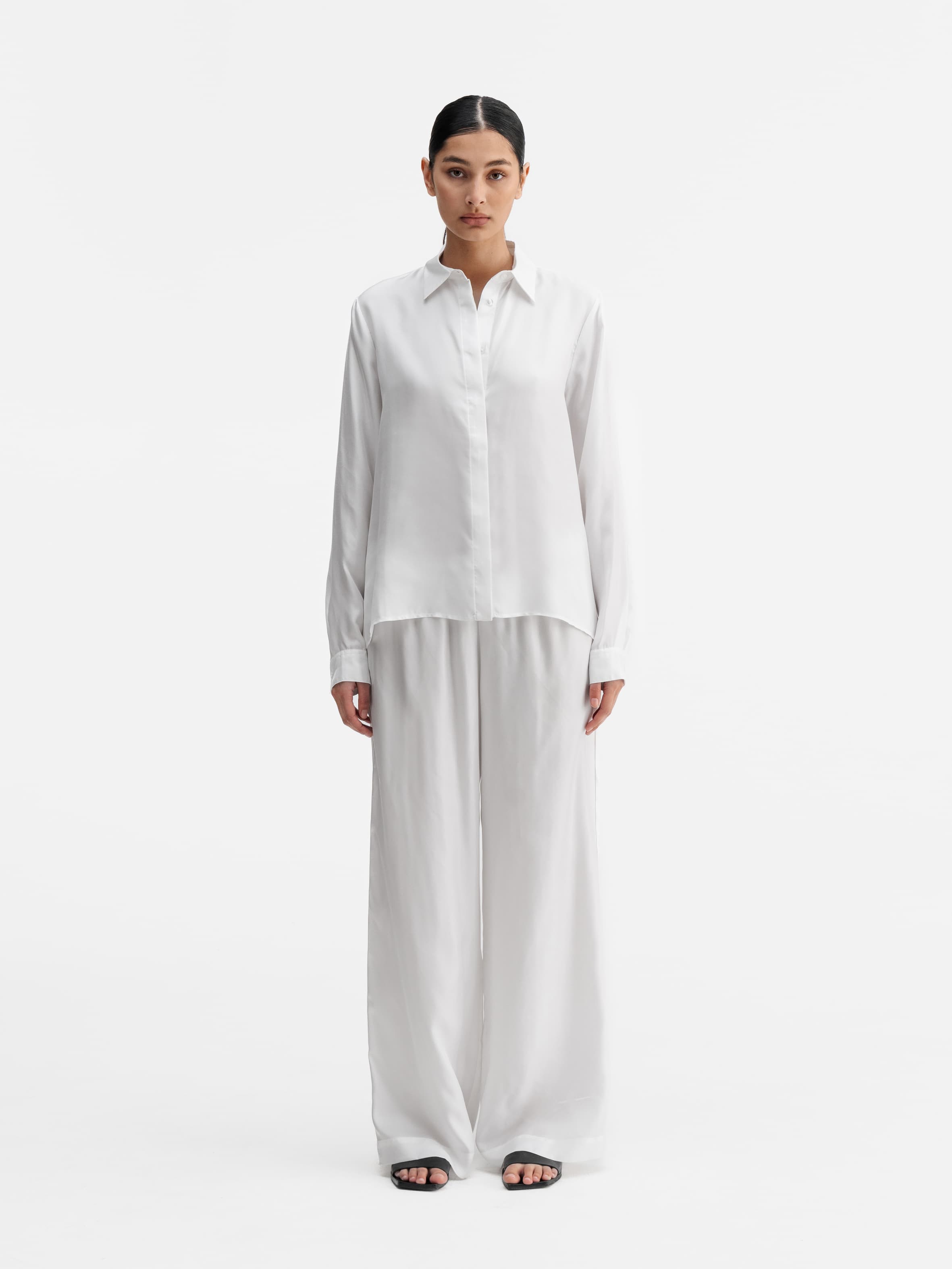 Model wearing Ahlvar Gallery Mia silk twill shirt white