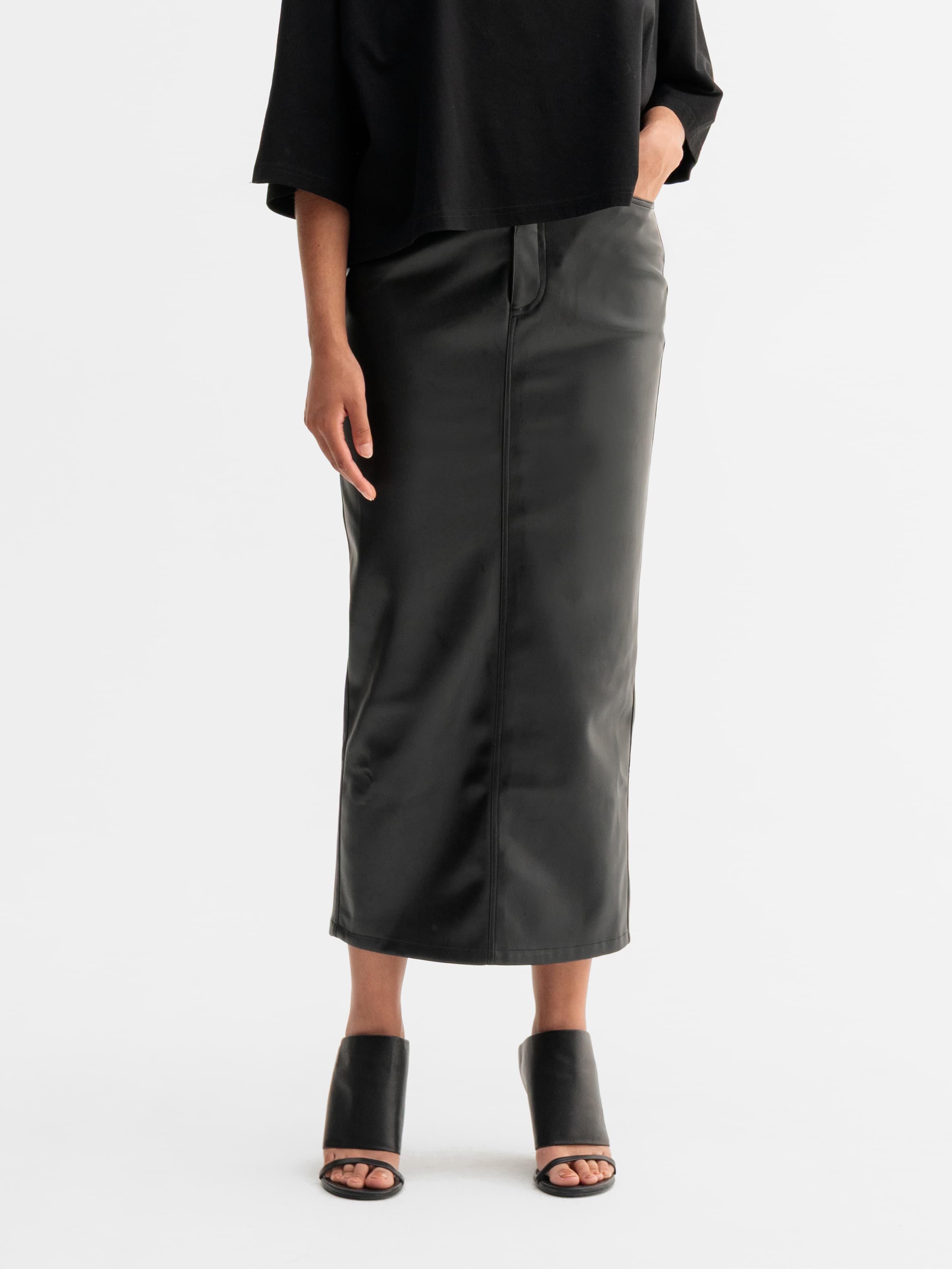 Mika PU leather skirt black