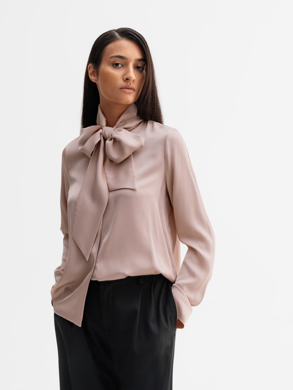 Model wearing Ahlvar Gallery Miki silk blouse in Dusty pink