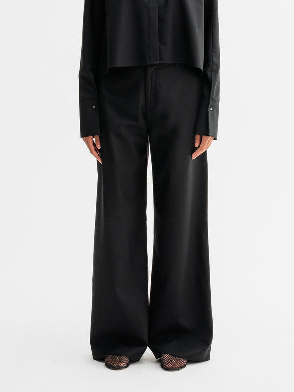 Model wearing Ahlvar Gallery Mila wool trousers in Black