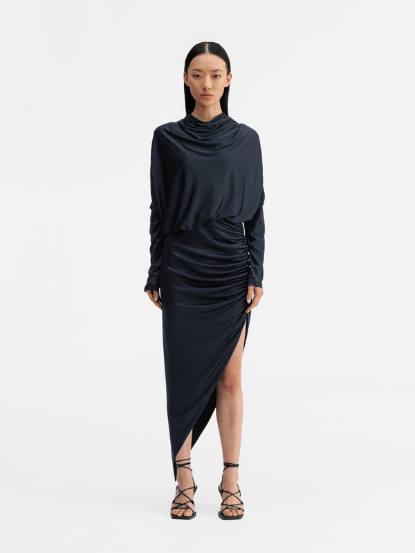 Model wearing Ahlvar Gallery Milly jersey blouse blue grey