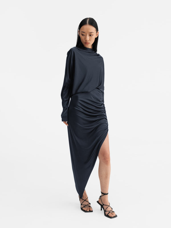 Model wearing Ahlvar Gallery Milly jersey blouse blue grey