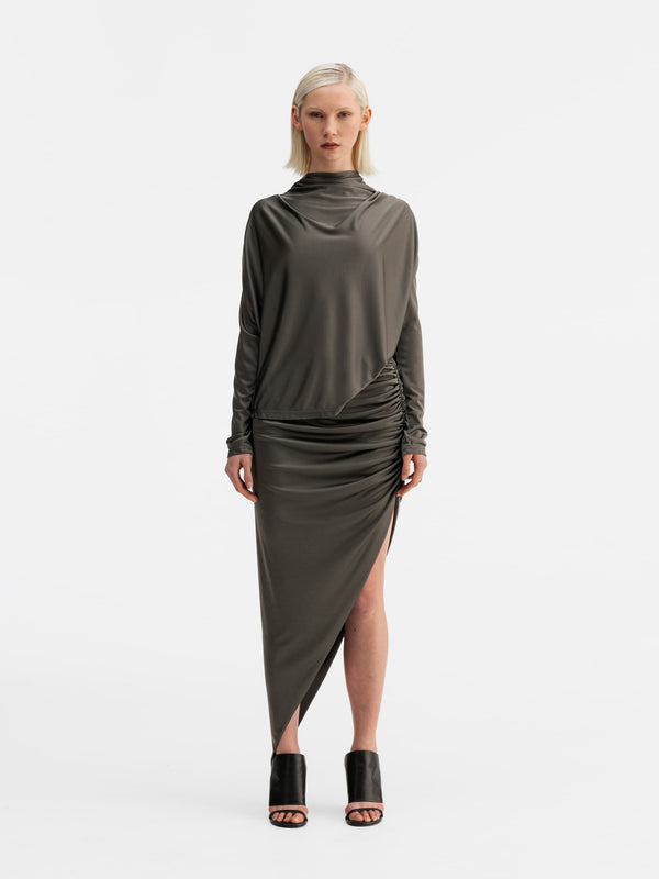 Model wearing Ahlvar Gallery Milly jersey blouse light military
