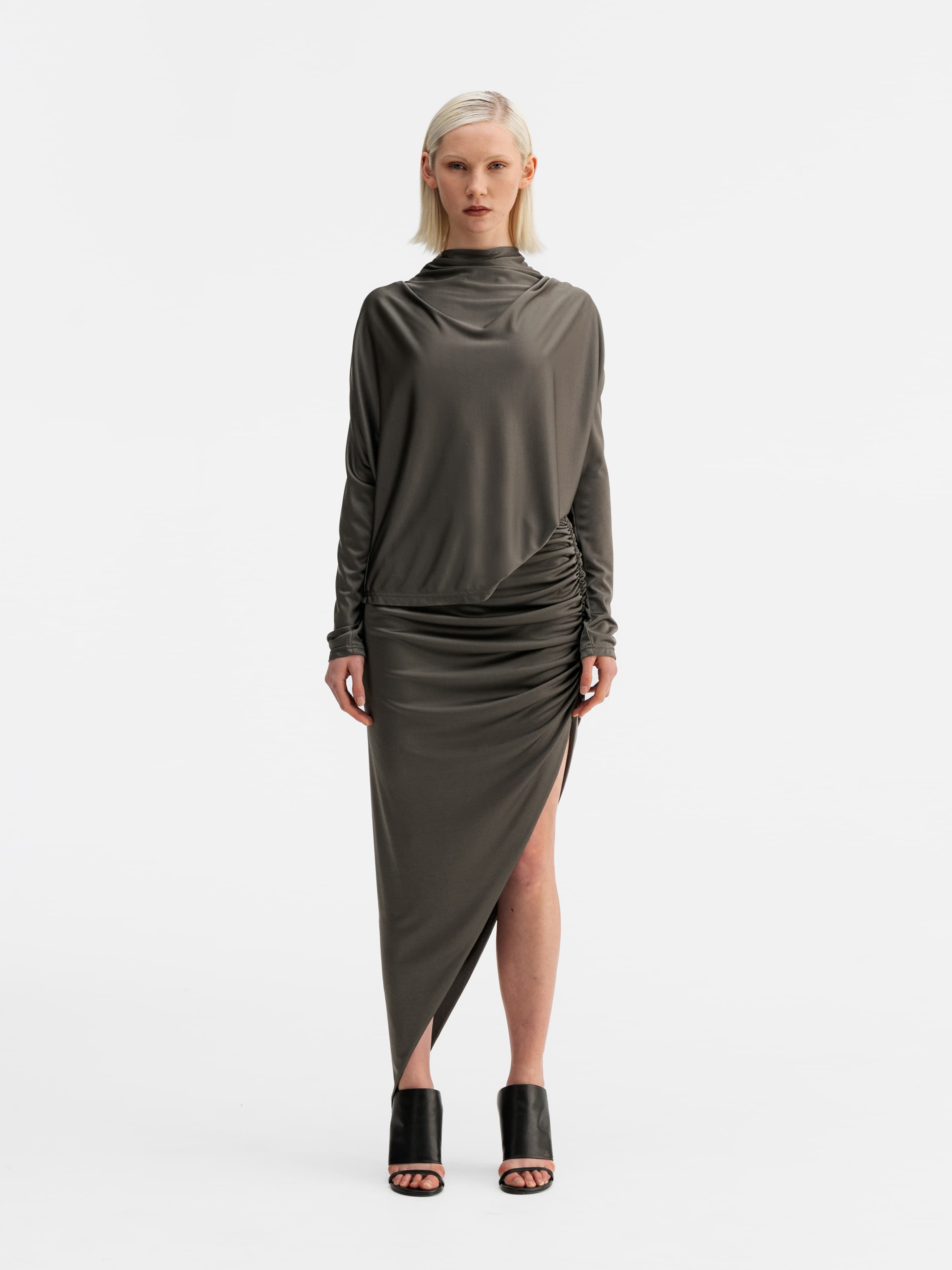 Model wearing Ahlvar Gallery Milly jersey blouse light military