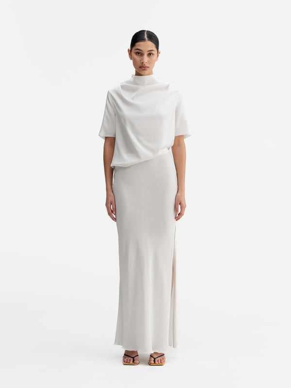 Model wearing Ahlvar Gallery Milly silk tee white