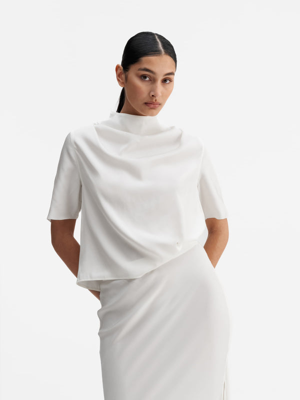 Model wearing Ahlvar Gallery Milly silk tee white