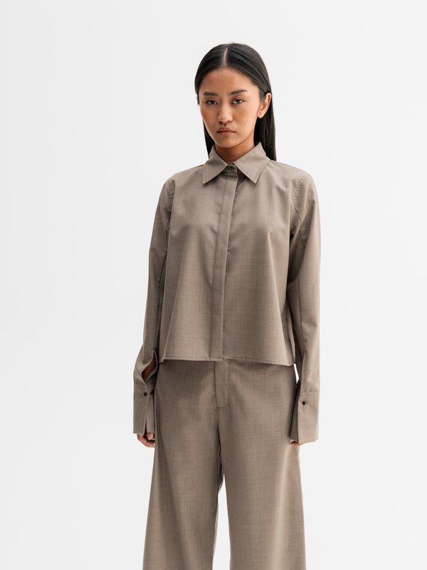 Model wearing Ahlvar Gallery Mindi wool shirt in Light brown