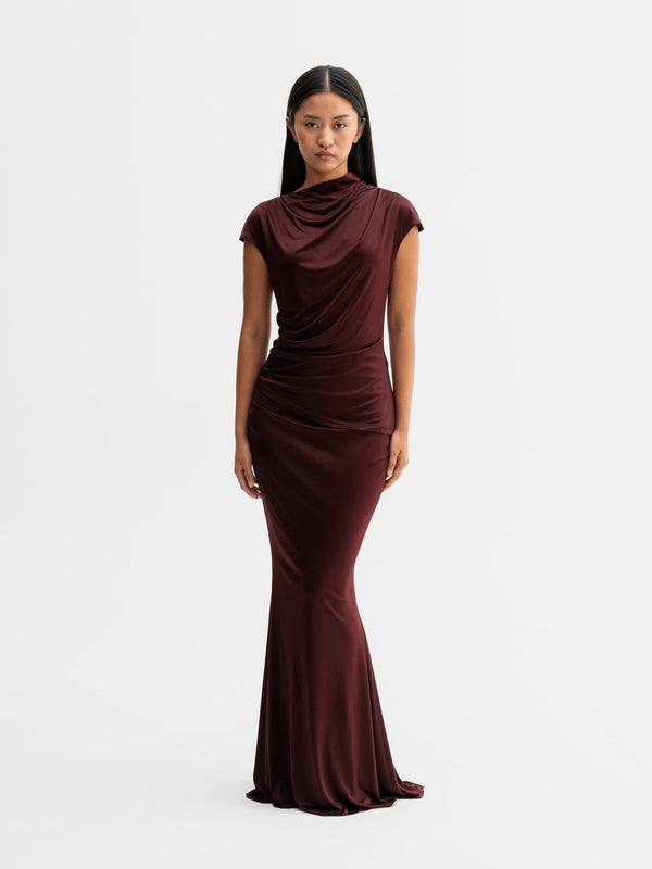 Model wearing Ahlvar Gallery Myra jersey skirt in Burgundy