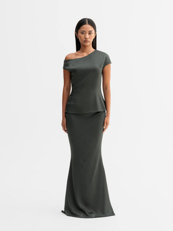 Model wearing Ahlvar Gallery Myra skirt in Wood