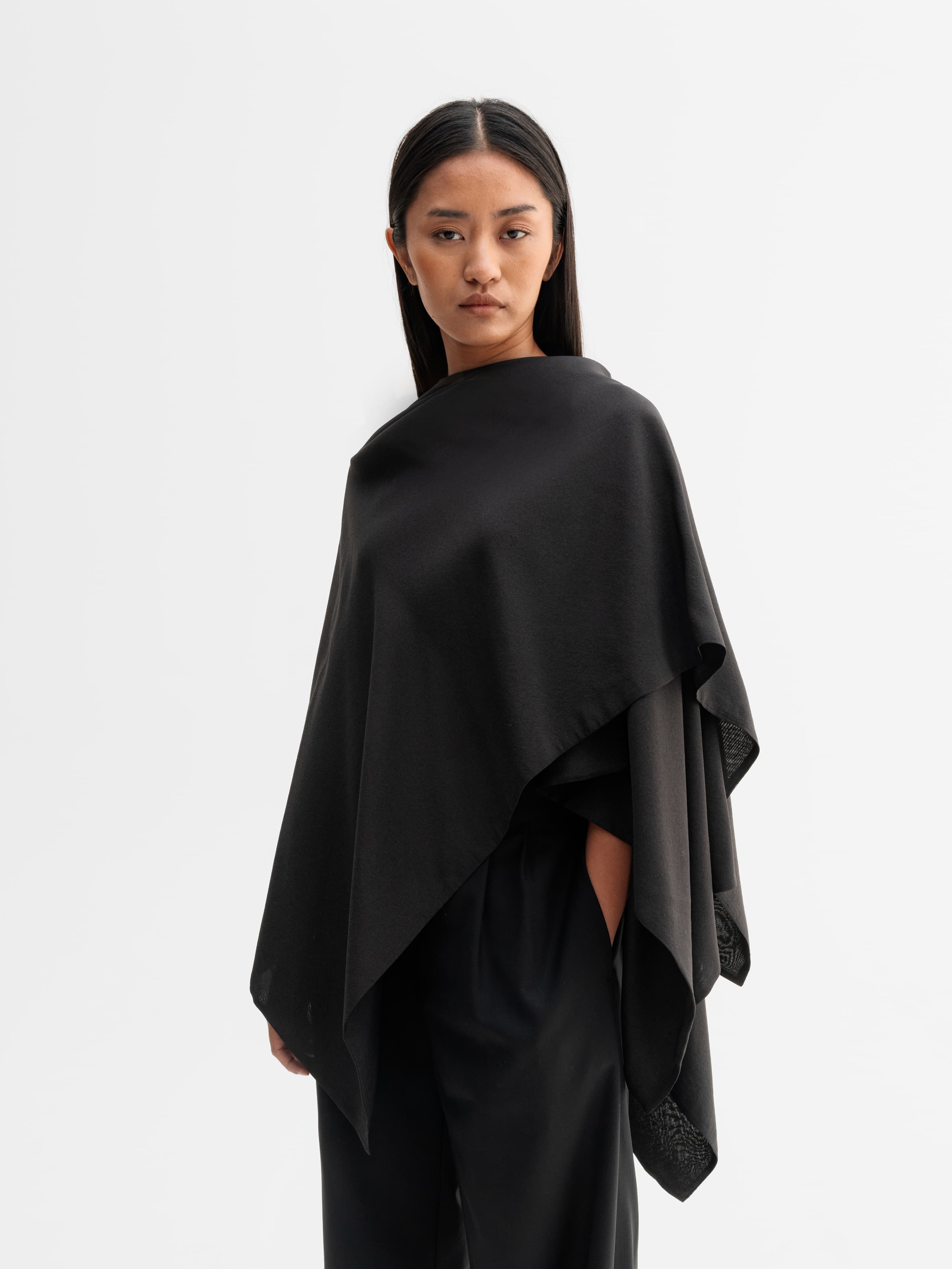 Niki cape black