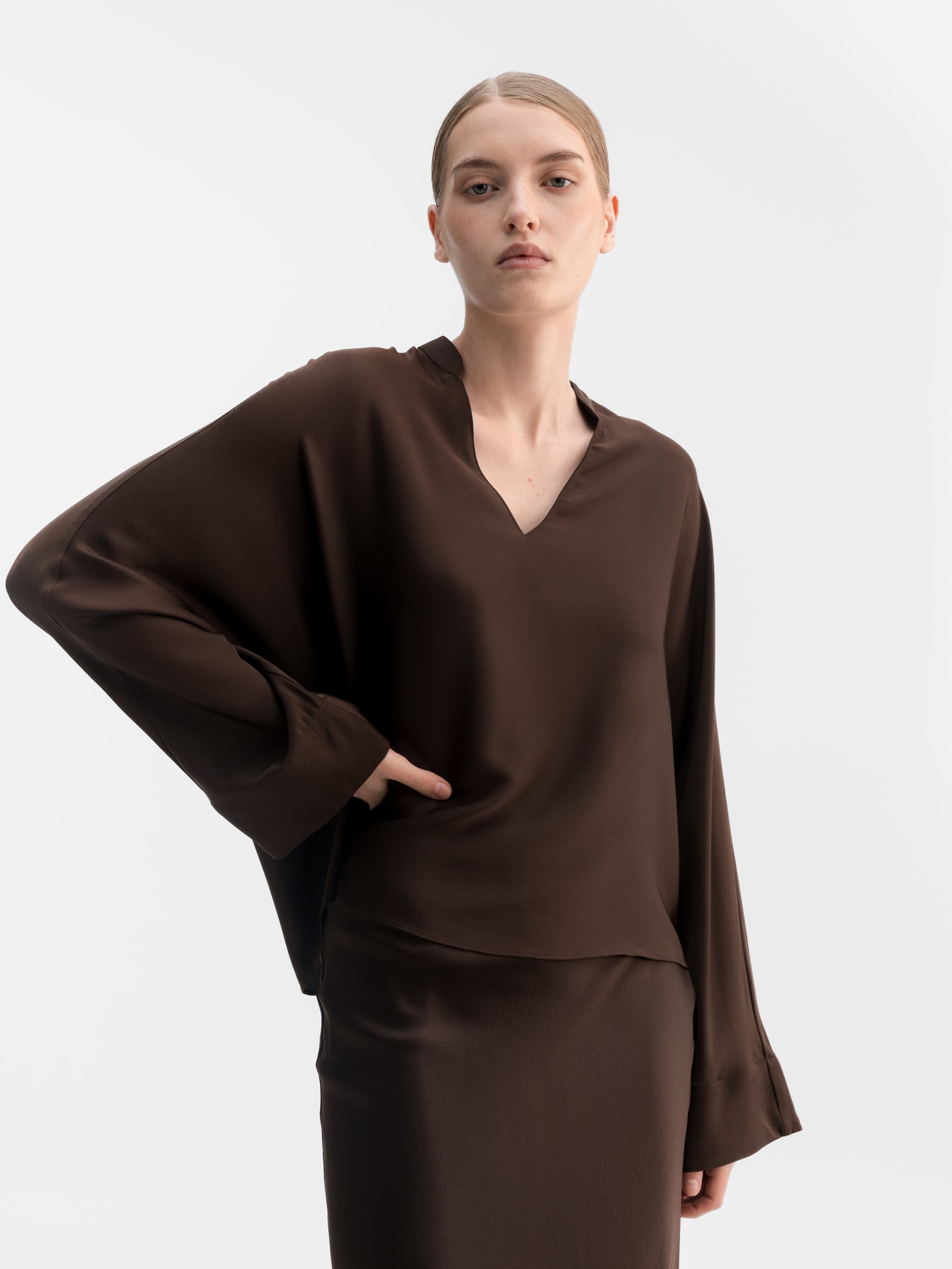 Nina v-neck silk blouse dark brown