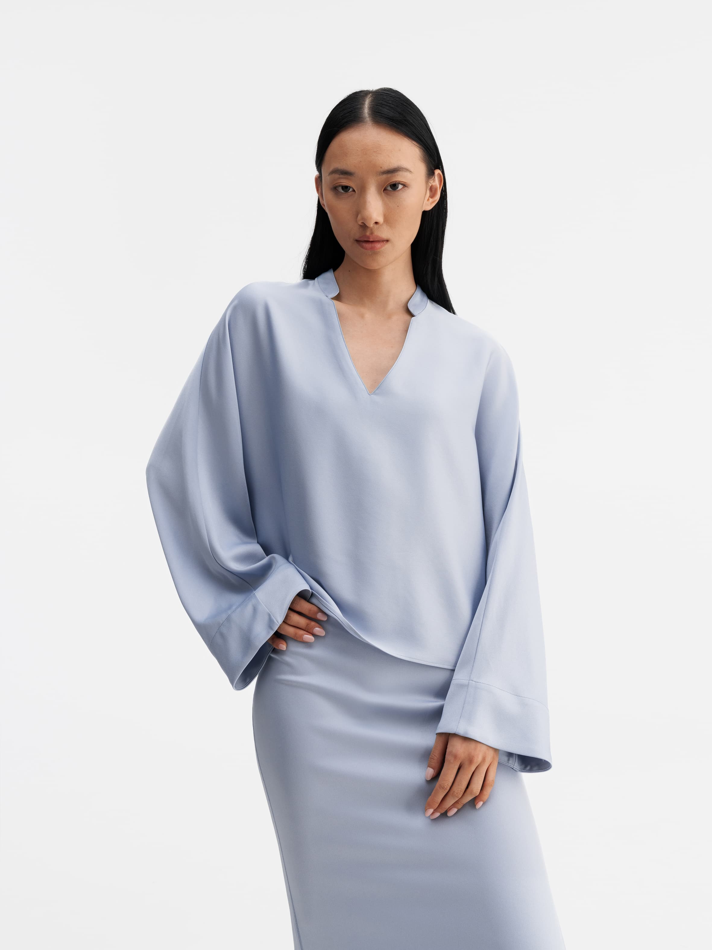 Nina v-neck blouse denim blue