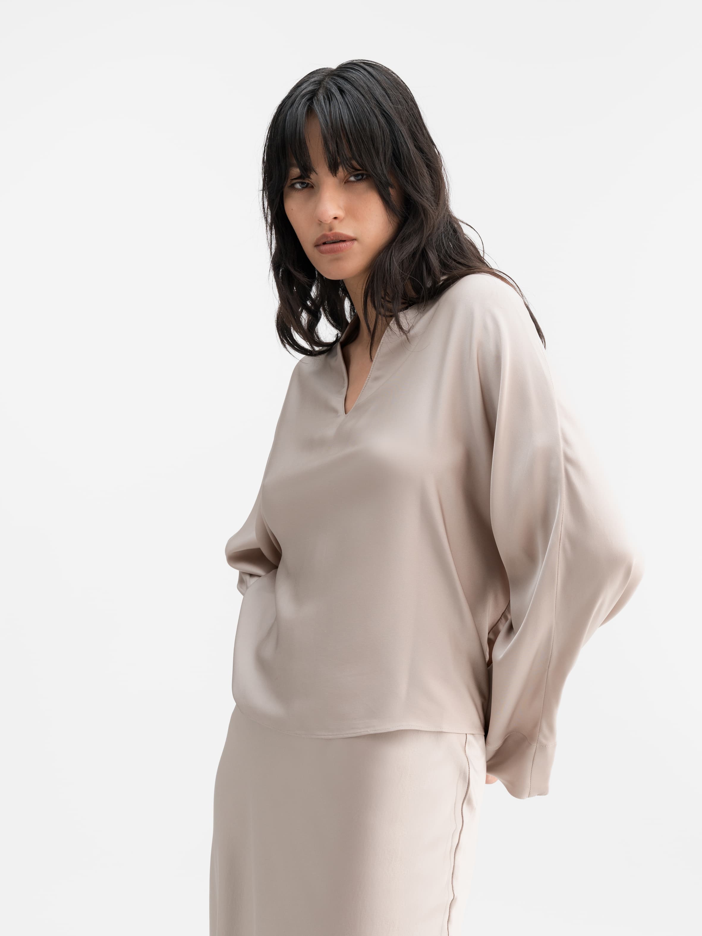 Nina v-neck silk blouse greige