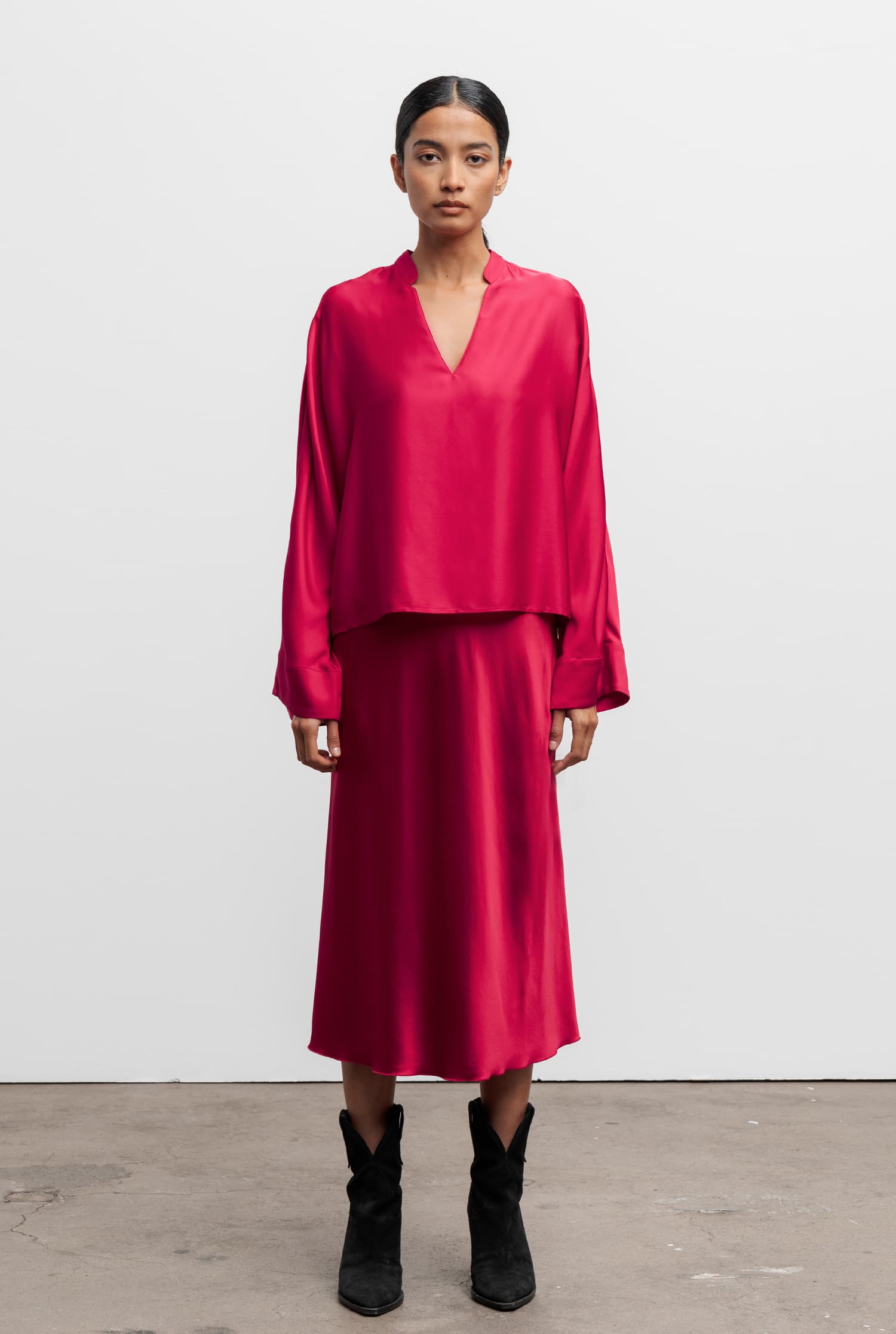 Hana satin silk skirt red