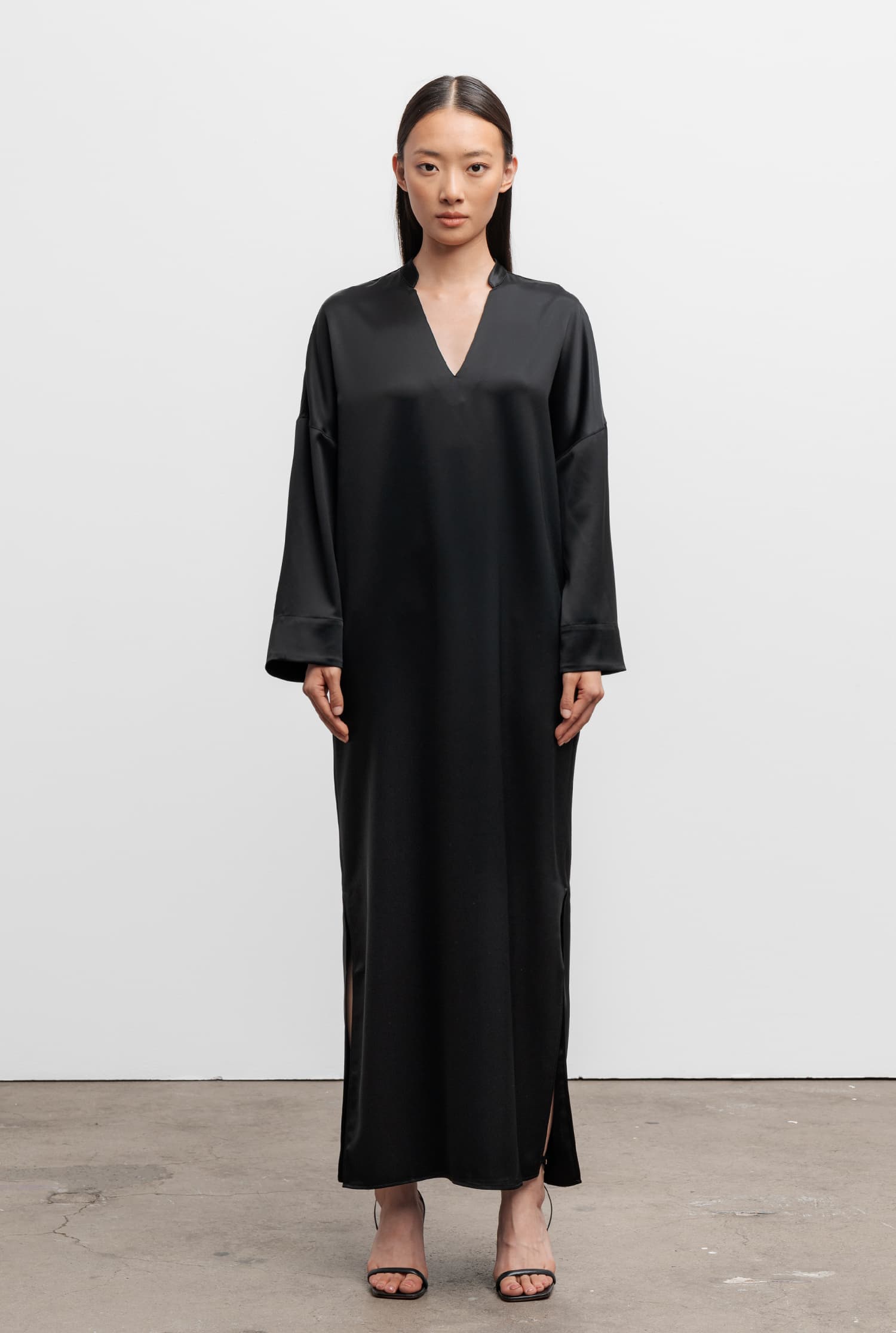 Nina v-neck dress black