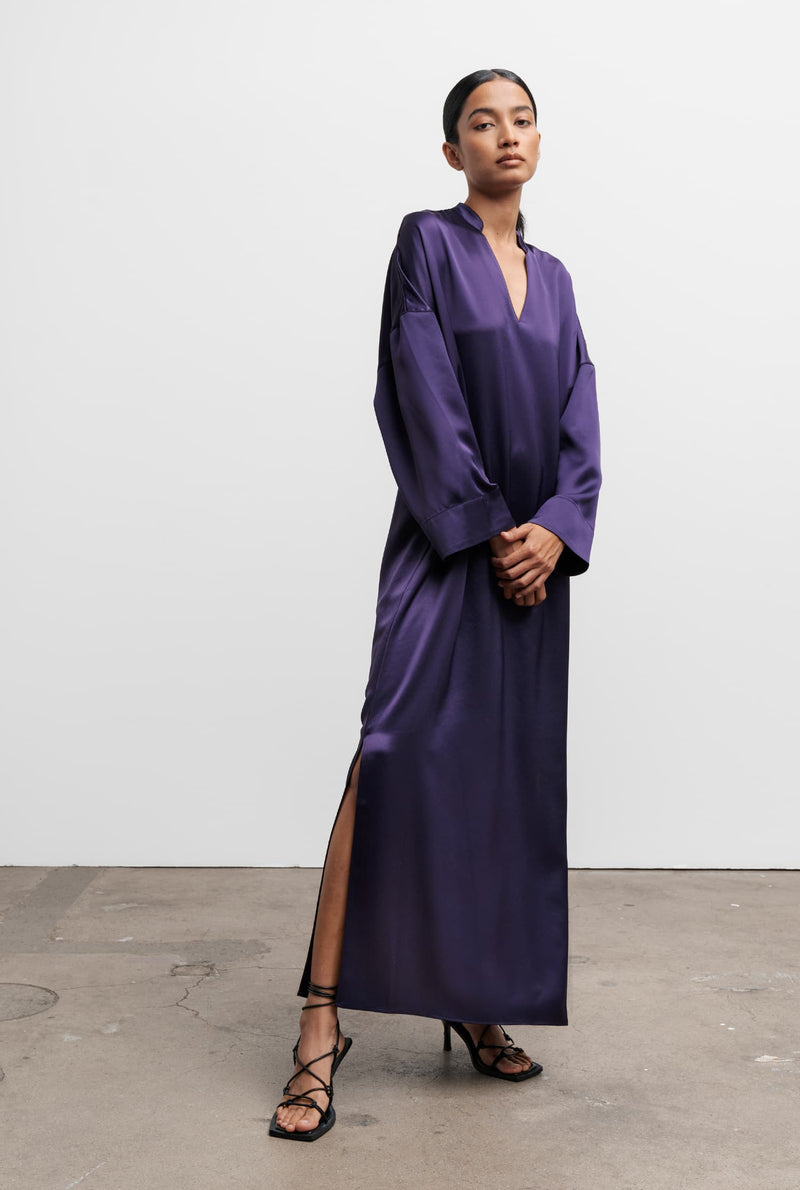 Nina v-neck dress plum