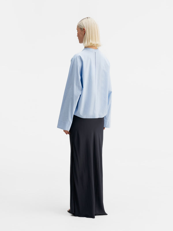 Back view of Ahlvar Gallery Nina v-neck oxford blouse light blue