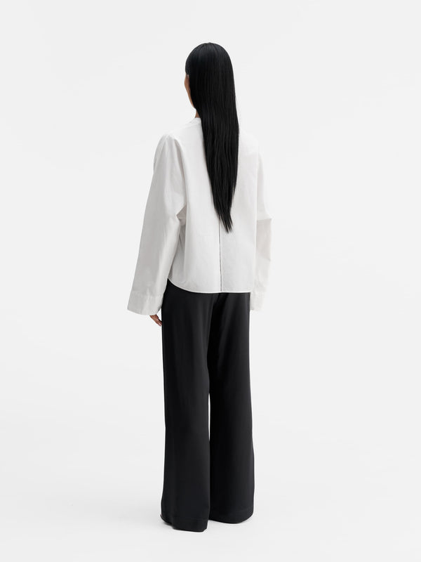 Back view of Ahlvar Gallery Nina v-neck oxford blouse white