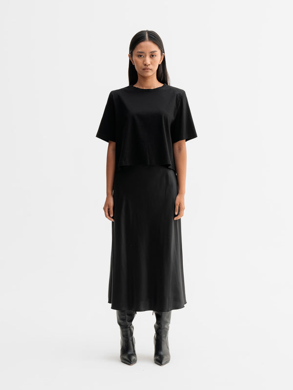 Model wearing Ahlvar Gallery Okaya cropped tee in Black