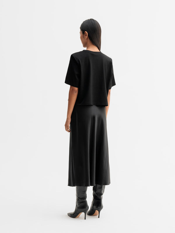 Back view of Ahlvar Gallery Okaya cropped tee in Black
