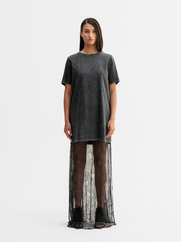 Model wearing Ahlvar Gallery Oki long tee in Washed black