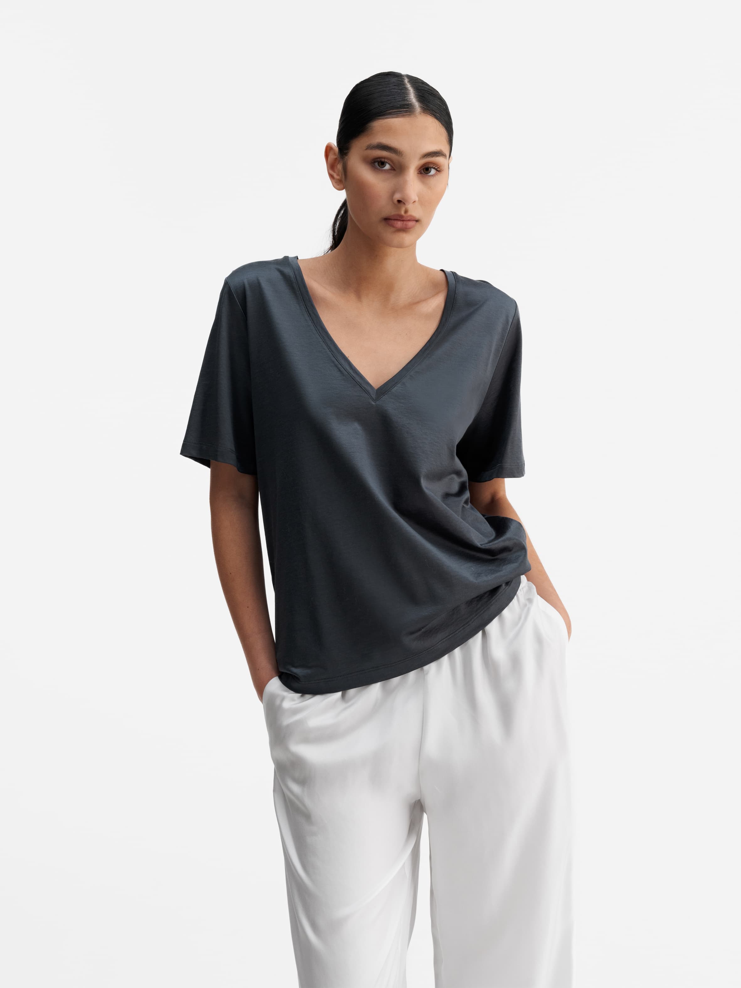 Model wearing Ahlvar Gallery Oki v-neck tee dark grey