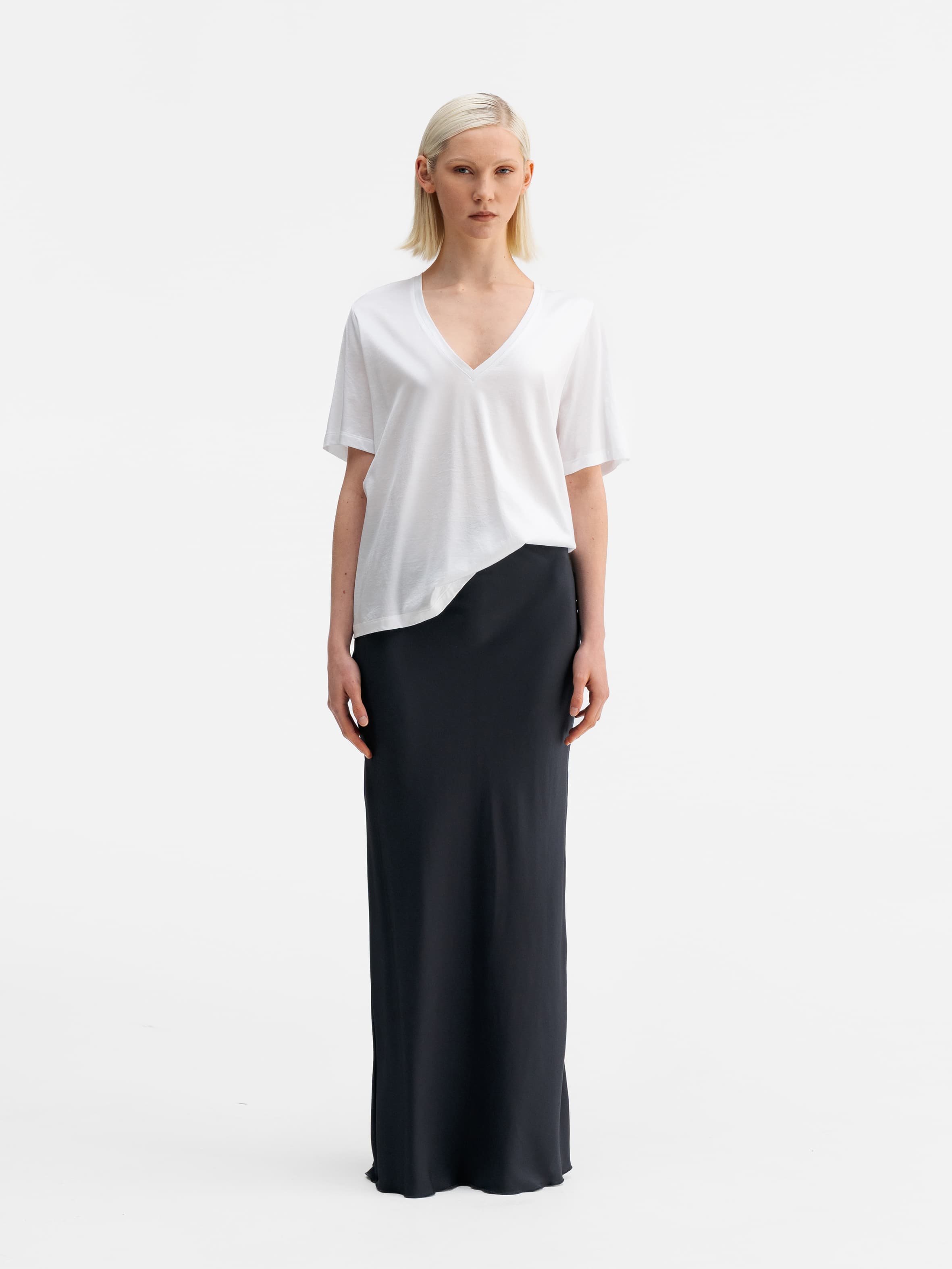 Model wearing Ahlvar Gallery Oki v-neck tee white