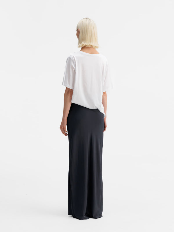 Back view of Ahlvar Gallery Oki v-neck tee white