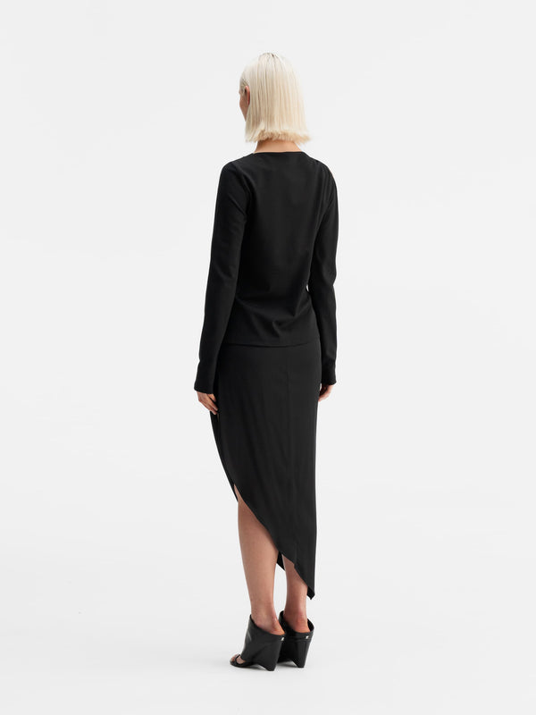 Back view of Ahlvar Gallery Ora LS tee black