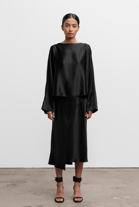 Saya satin skirt black