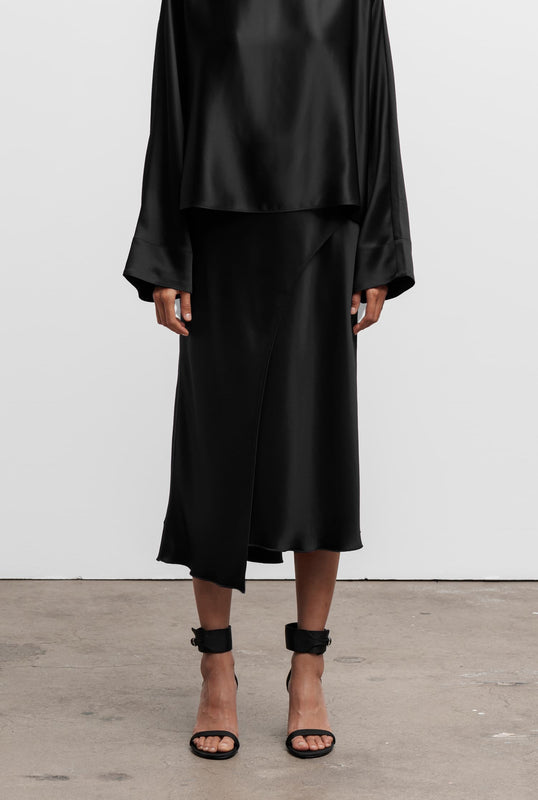 Saya satin skirt black