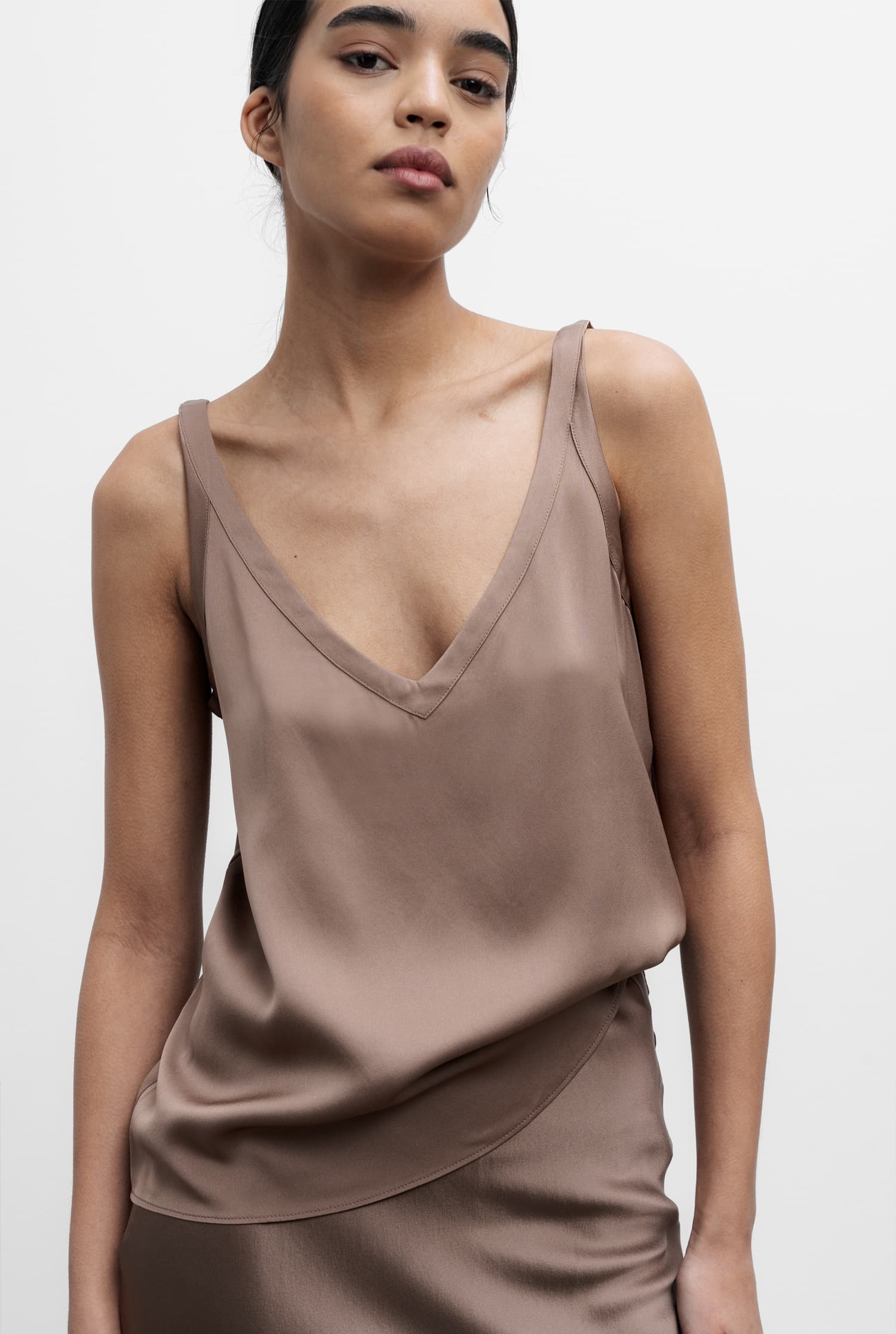 Shin silk tank sand