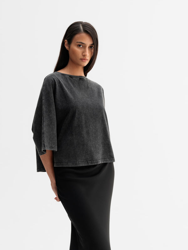 Model wearing Ahlvar Gallery Thea jersey tee in Washed black