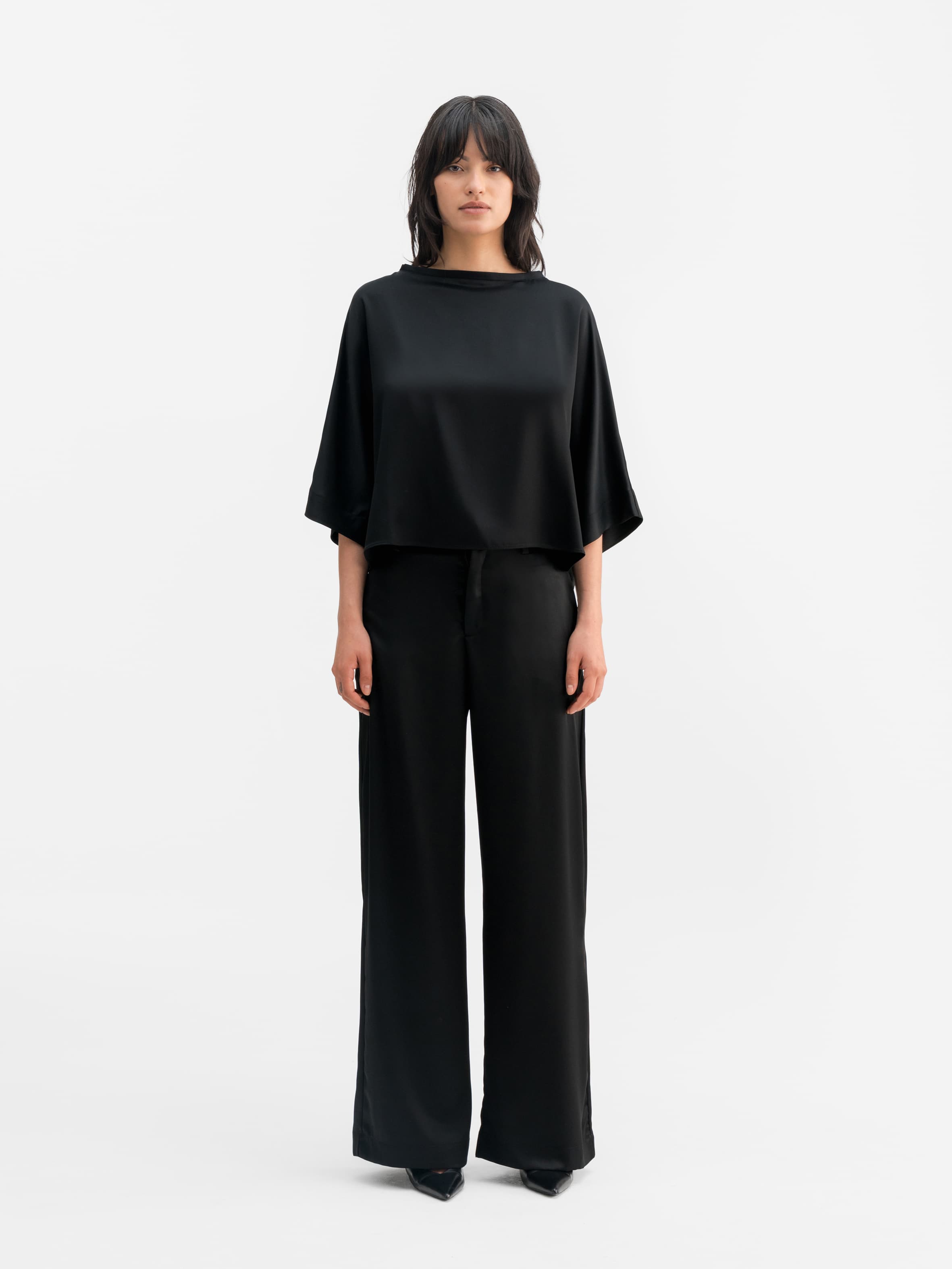 Thea satin tee black