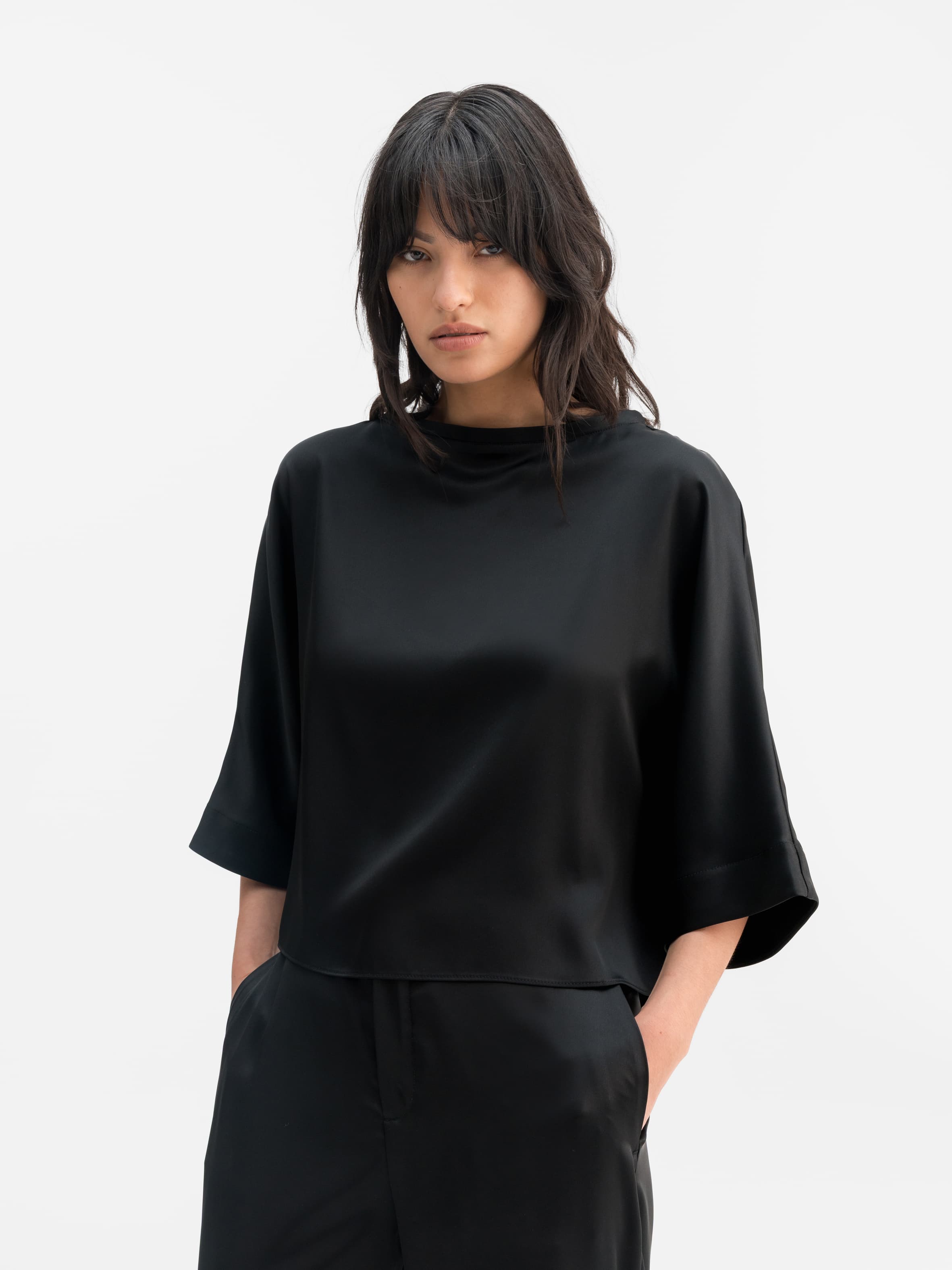 Thea satin tee black