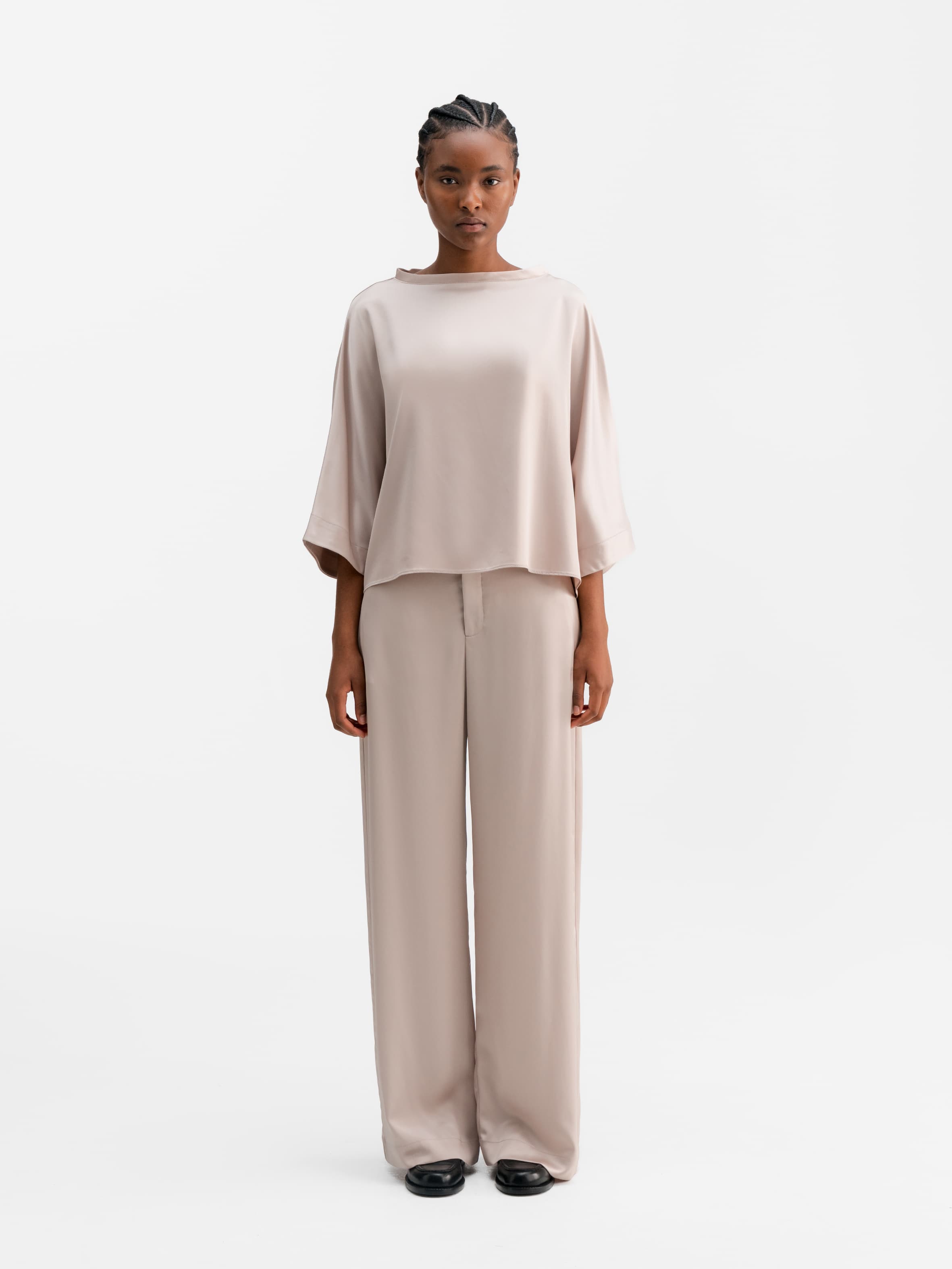 Thea satin tee greige