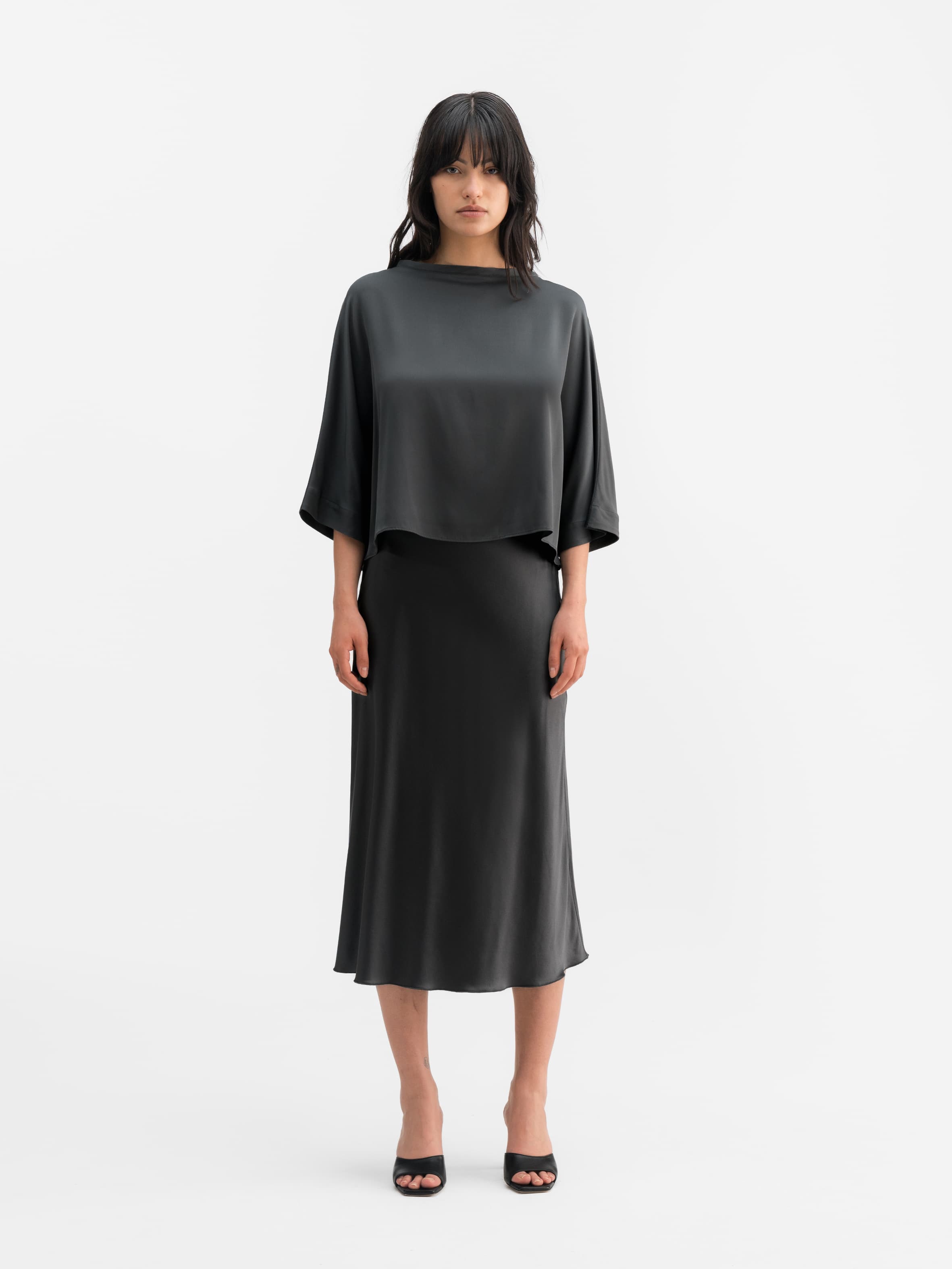 Thea silk tee dark grey