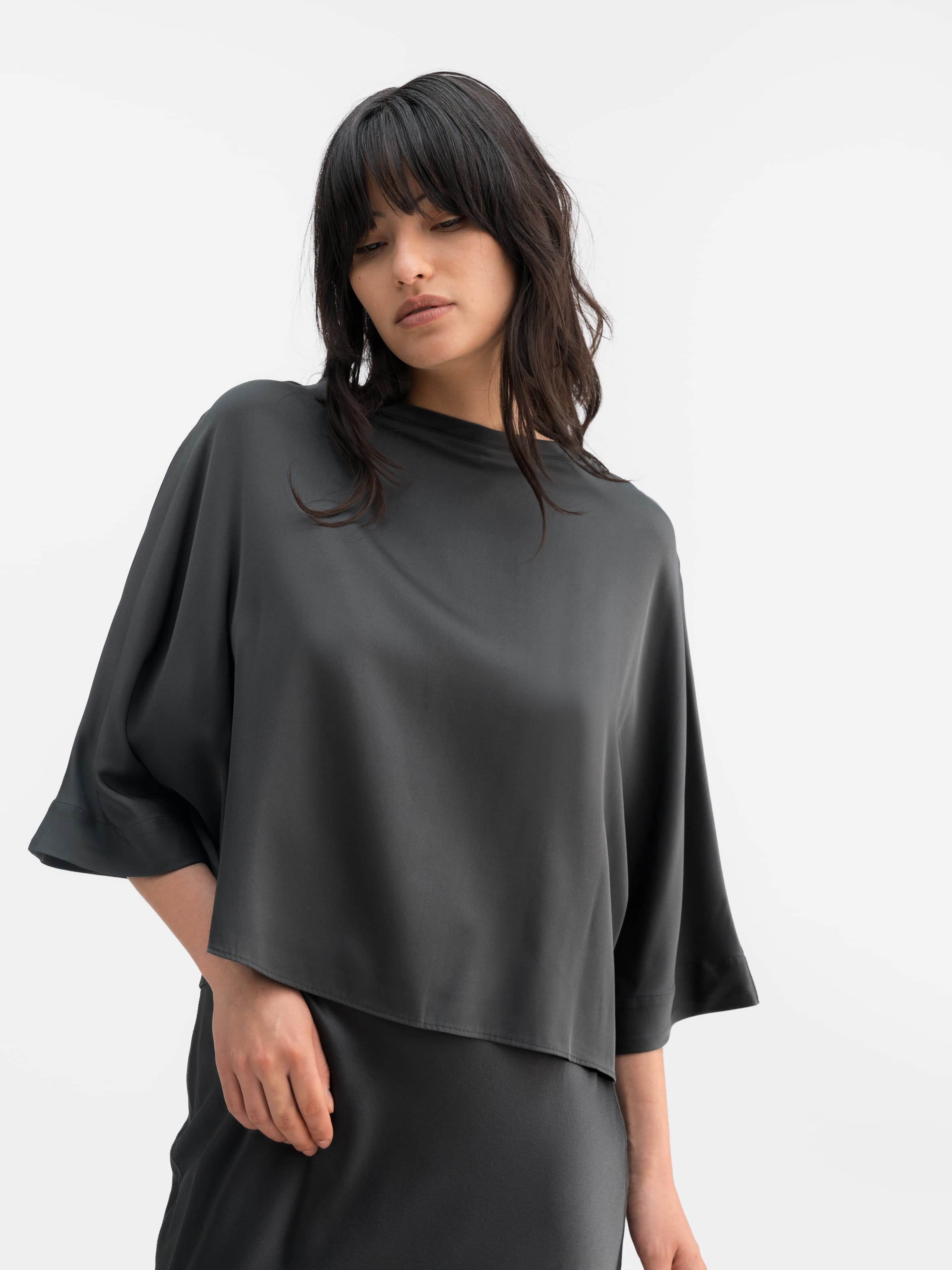 Thea silk tee dark grey