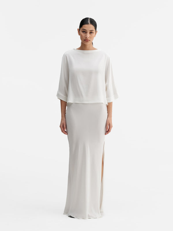 Model wearing Ahlvar Gallery Thea silk tee white