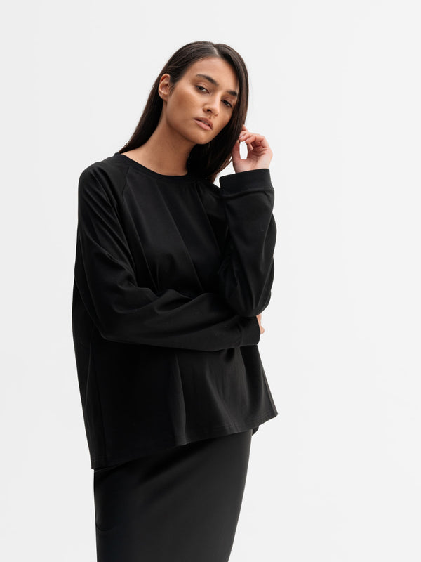 Model wearing Ahlvar Gallery Thelma LS tee in Black