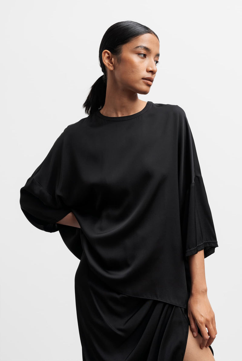 Thess silk tee black