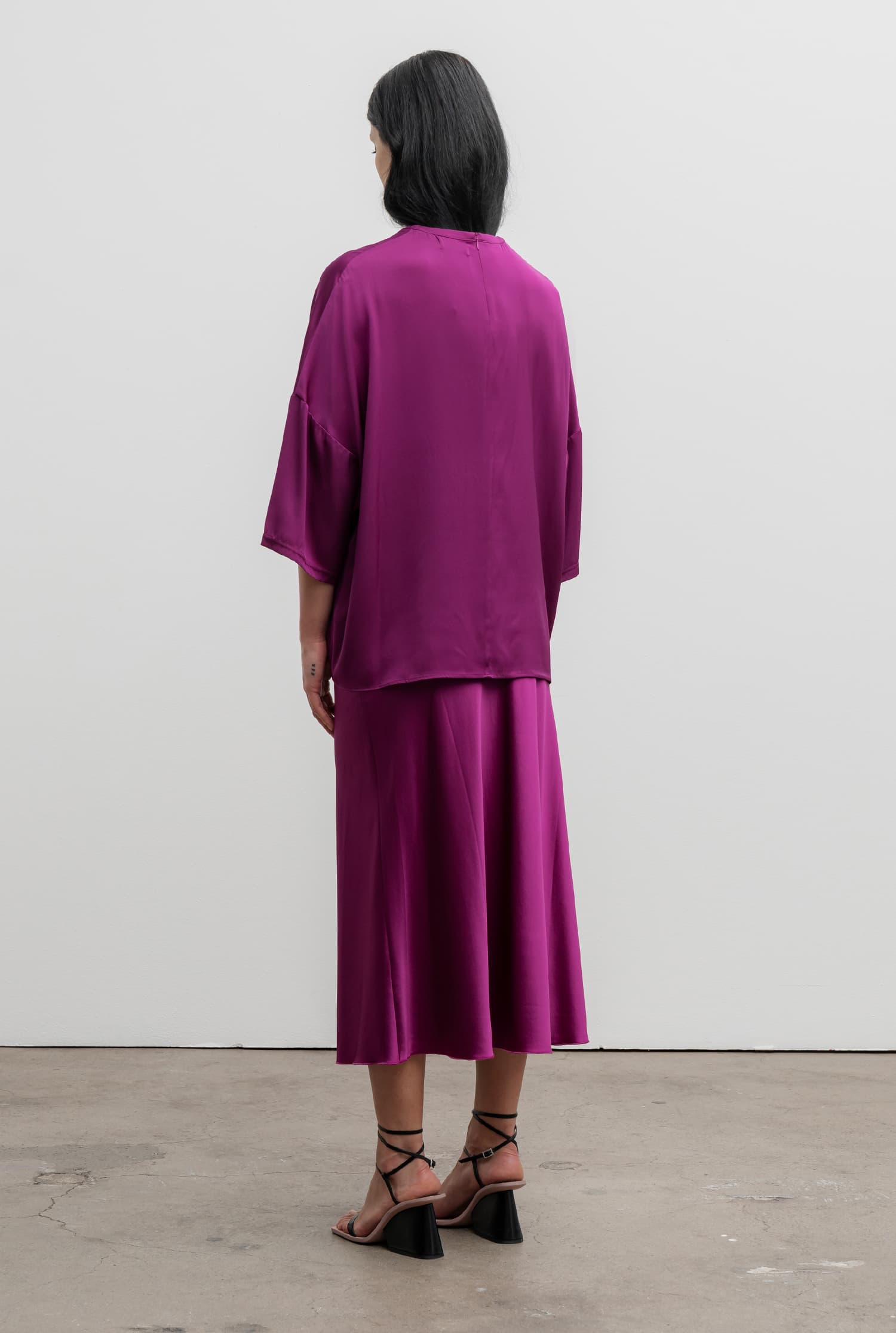 Thess silk tee light berry