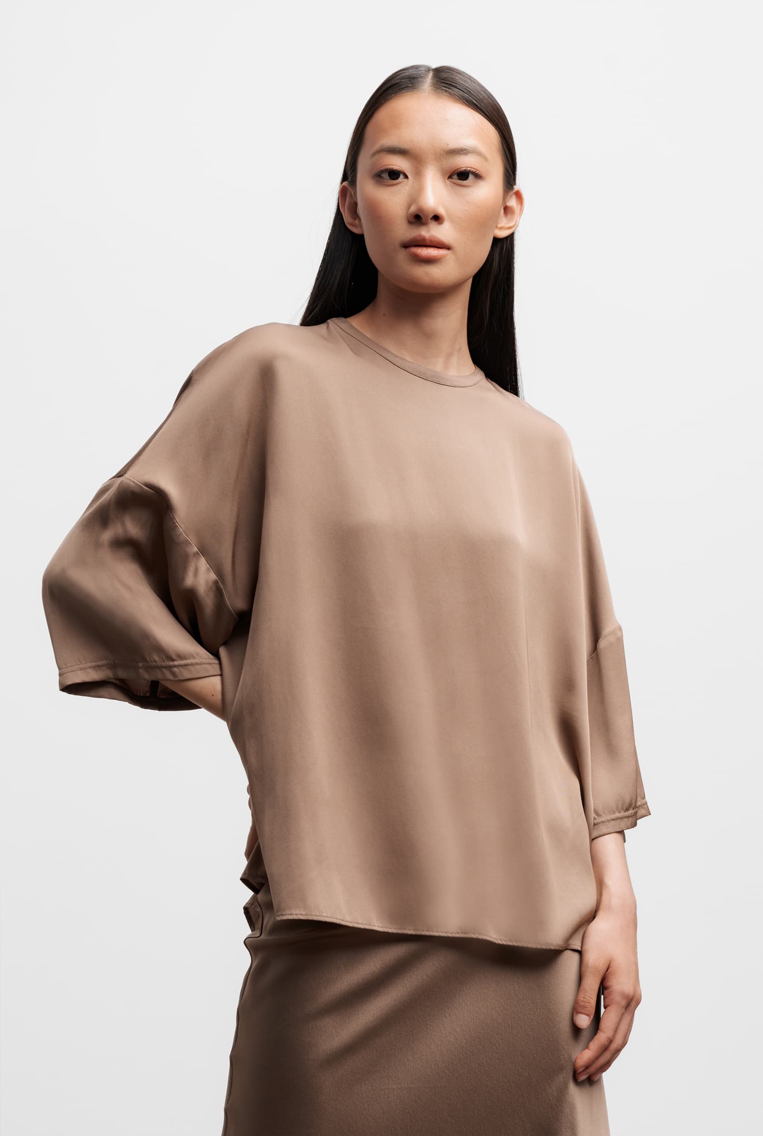 Thess silk tee sand