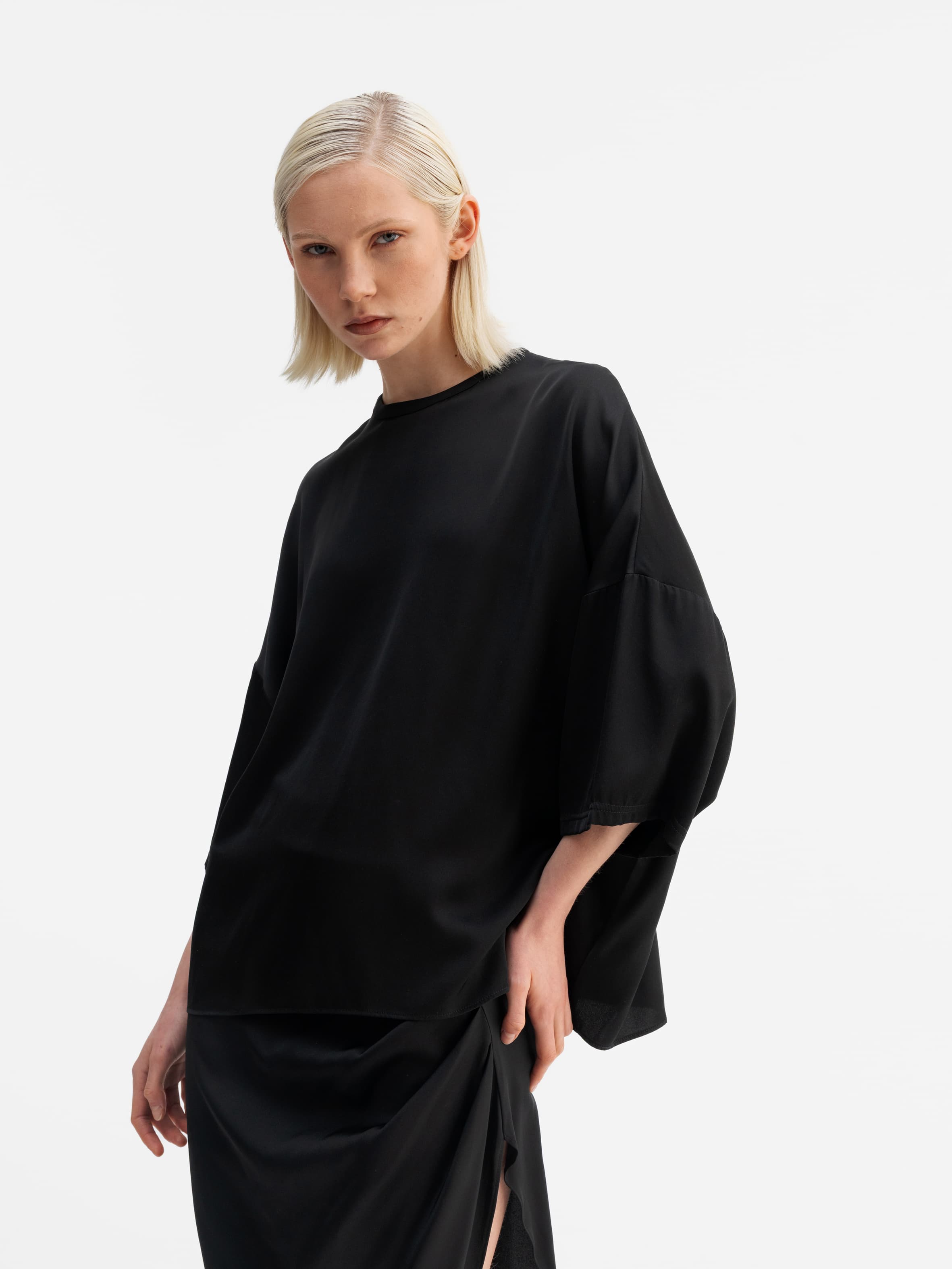 Thess silk tee black