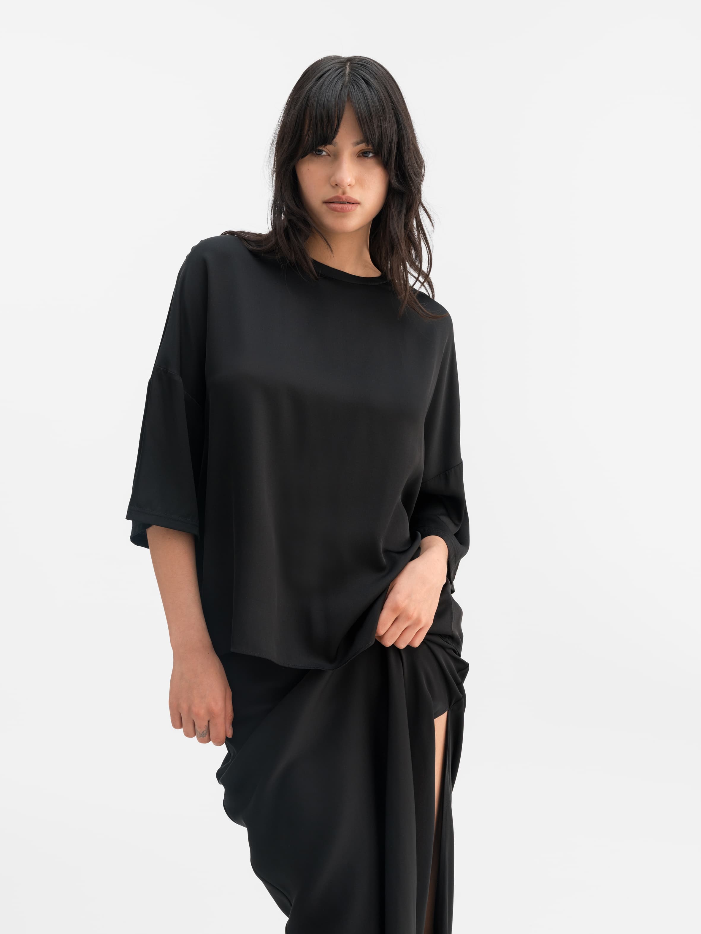 Thess silk tee black